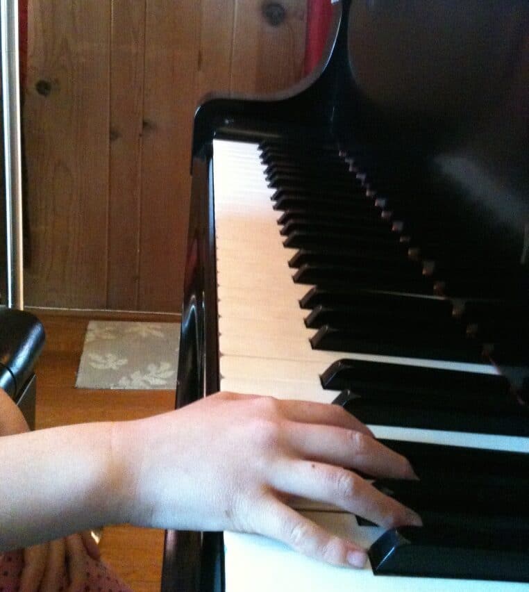 Teaching Hand Position Online with Ladybugs and Giraffes